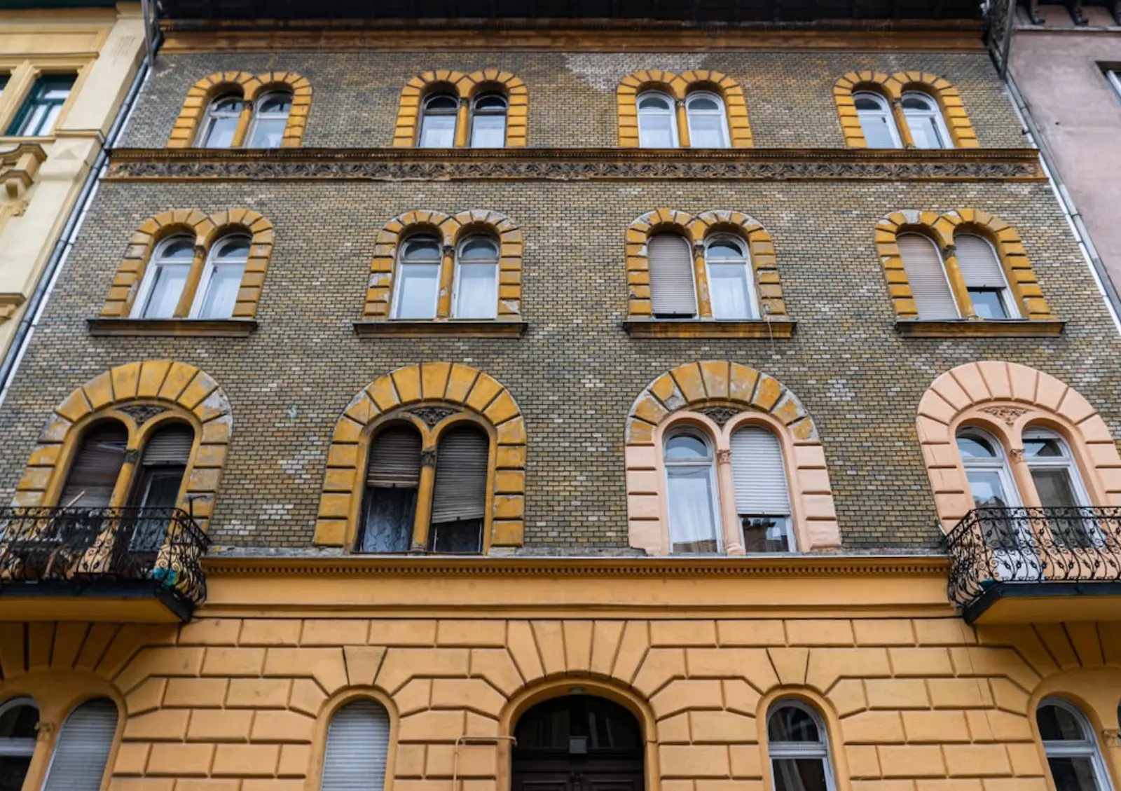 Társasházi közös képviselő megbízási szerződés: minta és kötelező elemek